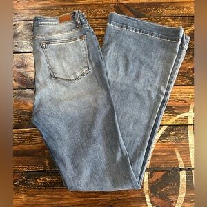 Judy Blue Trouser Flare Medium Wash Jeans. Size 7/28